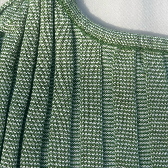 Green Ribbed Button-Up Crop! 🦎 - Picture 4 of 4